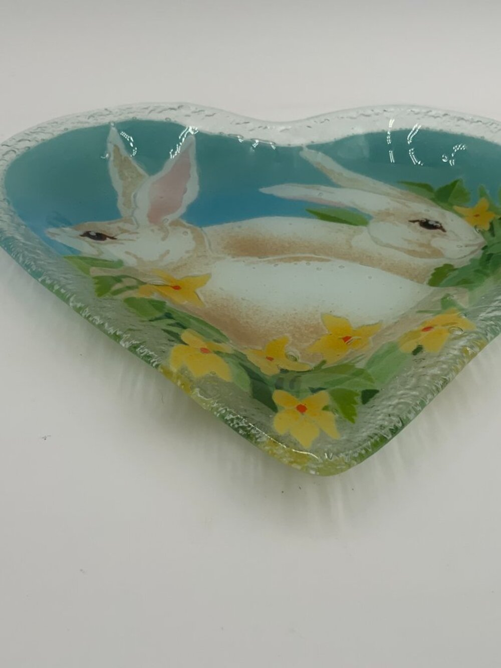 Vintage PEGGY KARR EASTER BUNNY 10" Heart Shaped Fused Glass Platter Exc Cond - Picture 5 of 8